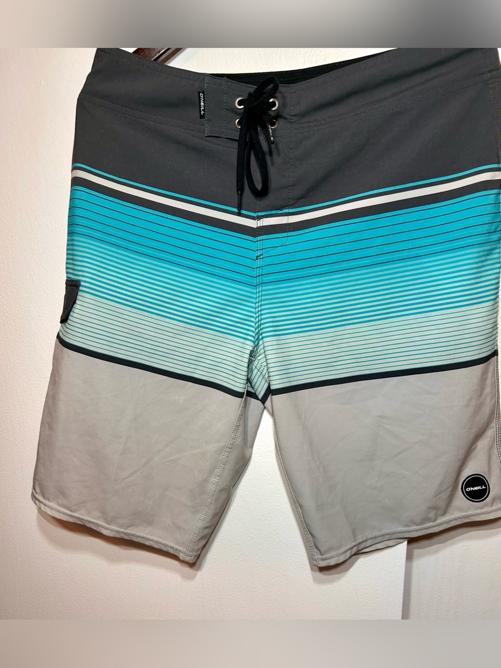 O'Neill Men's Gray & Teal Gradient Stripe Board Shorts